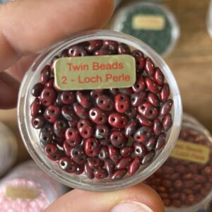 Twin Bead / 2 - Loch Perle rot marmor