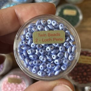 Twin Bead / 2 - Loch Perle hellblau