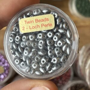 Twin Bead / 2 - Loch Perle grau