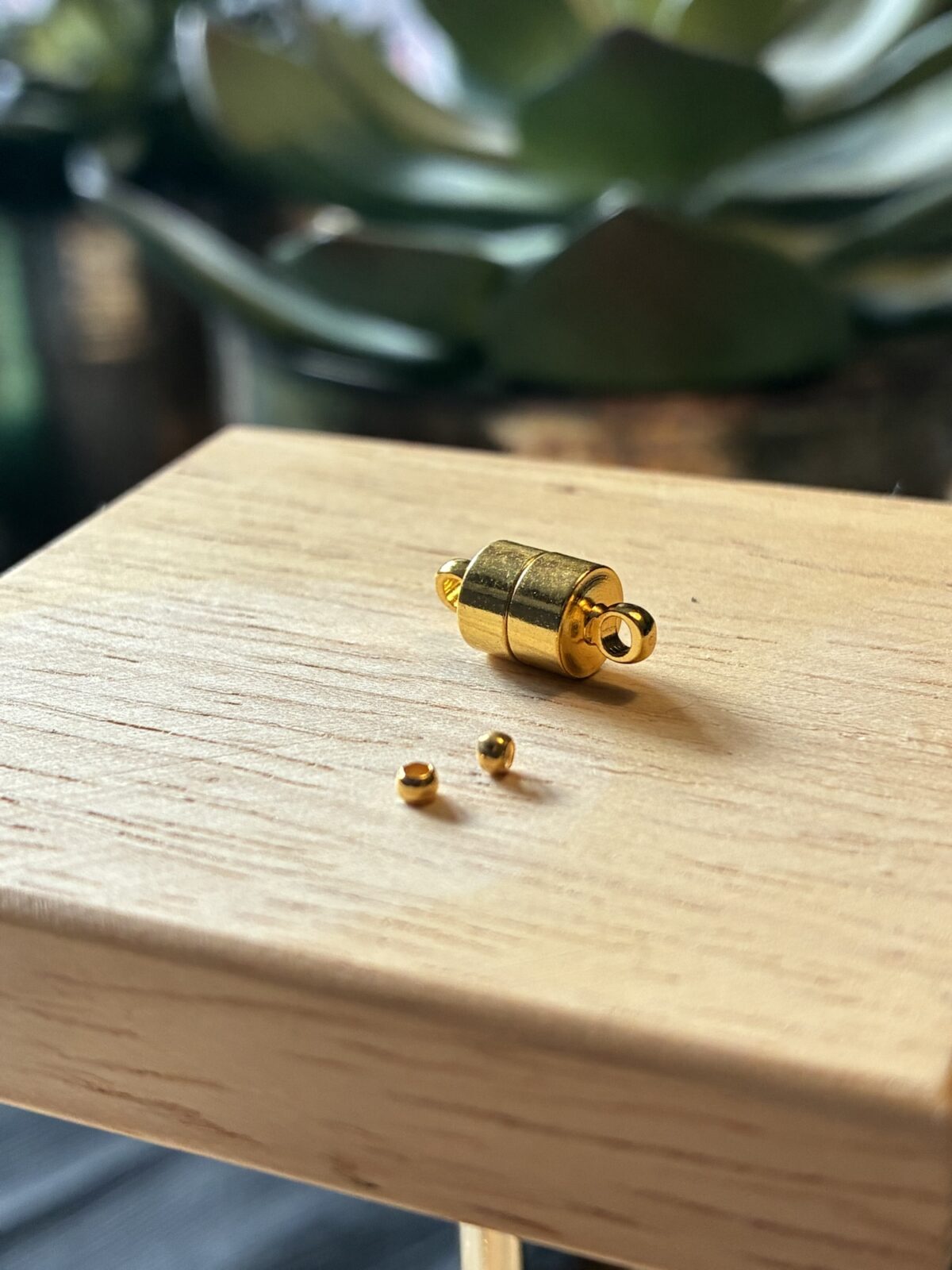 Magnetverschluss mit Quetschperlen goldfarben 13x6mm