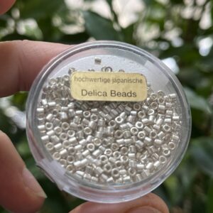 hochwertige japanische Delica Beads 2,2 mm silber